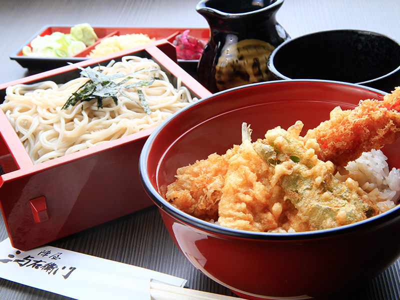 ランチ陣屋定食（天丼とお蕎麦のセット）880円